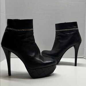 Stuart Weitzman Platform High Heel Ankle Booties Leather Quilted Chain Black 9